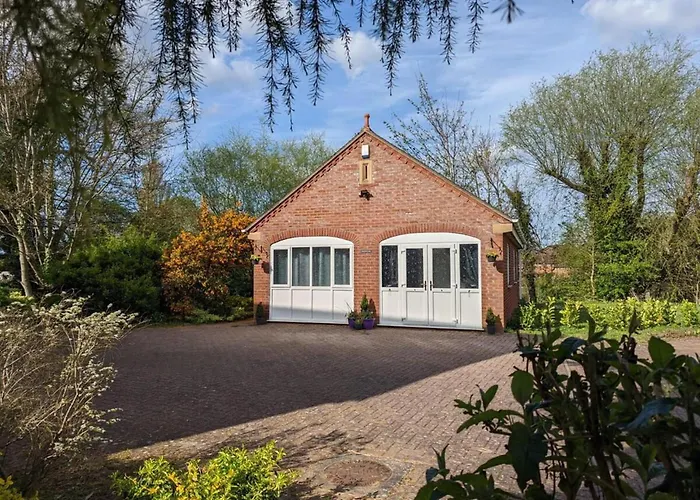 Cosy And Secluded Brook-Side Lodge
