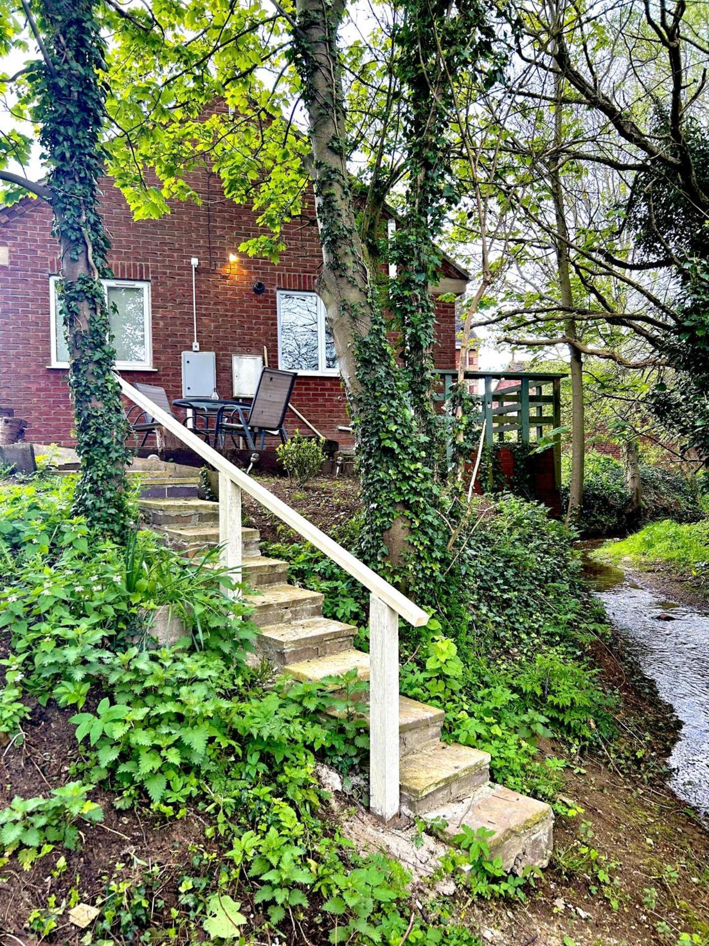Cosy And Secluded Brook-side Sleaford